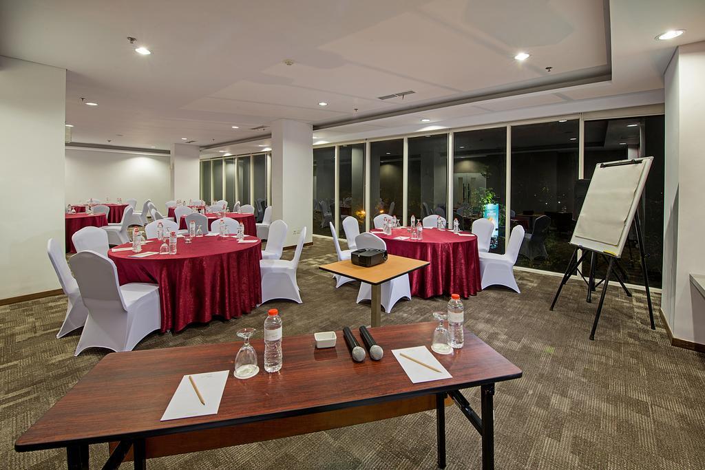 Whiz Prime Hotel Pajajaran Богор Экстерьер фото