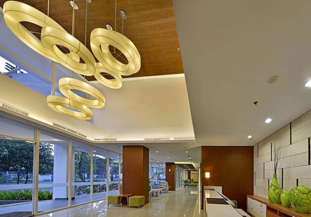 Whiz Prime Hotel Pajajaran Богор Экстерьер фото