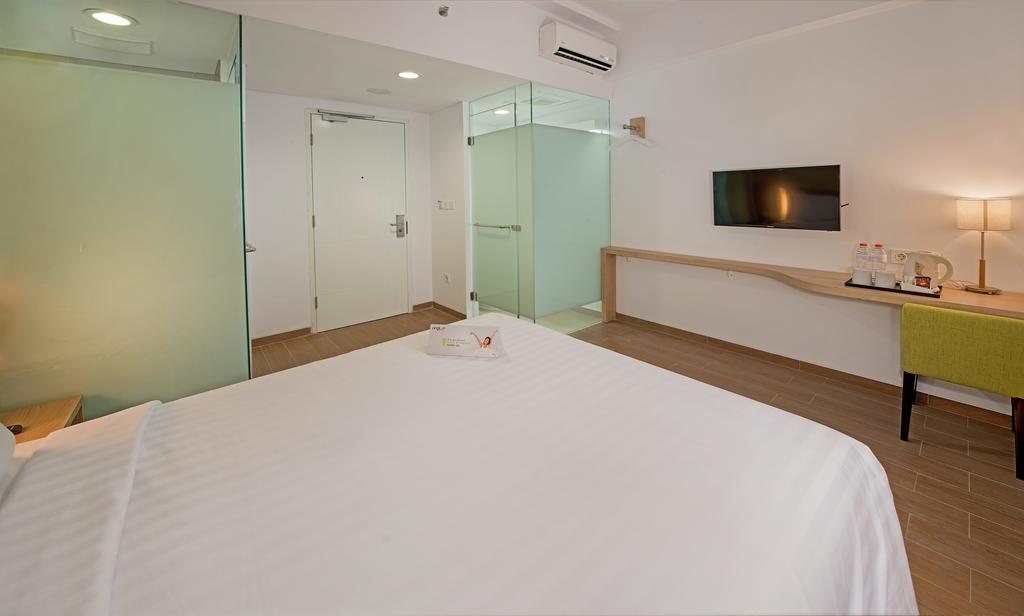 Whiz Prime Hotel Pajajaran Богор Экстерьер фото
