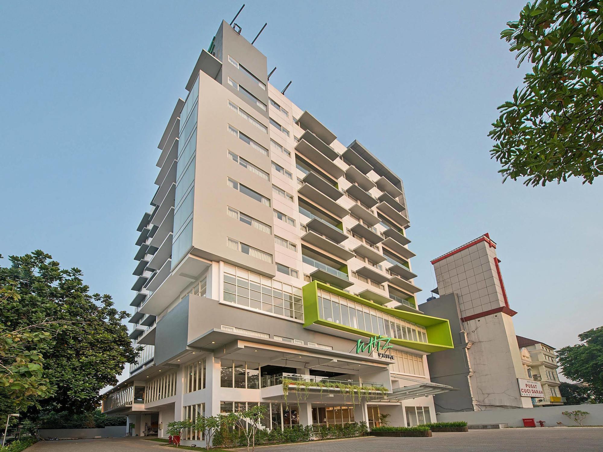 Whiz Prime Hotel Pajajaran Богор Экстерьер фото