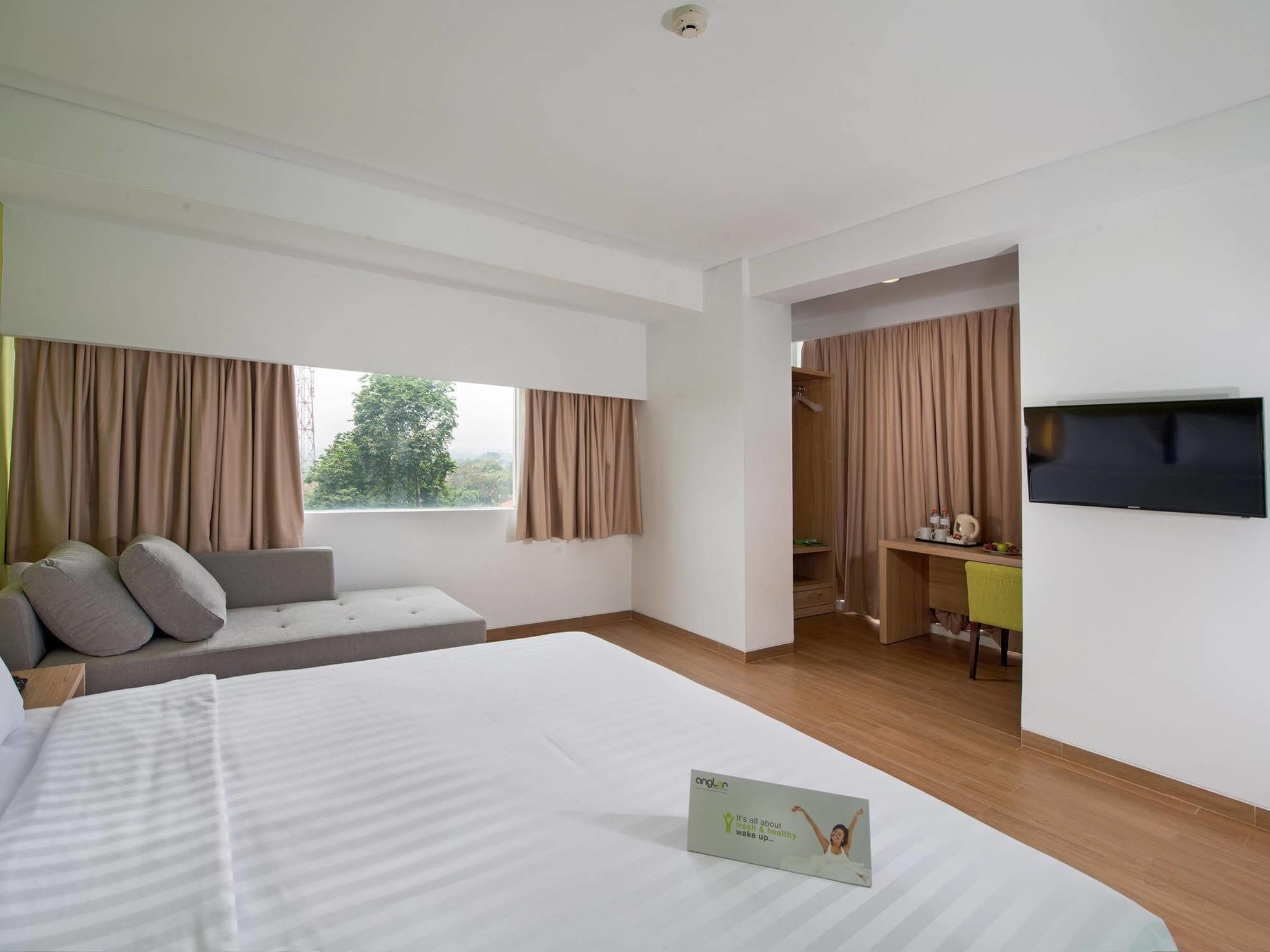 Whiz Prime Hotel Pajajaran Богор Экстерьер фото