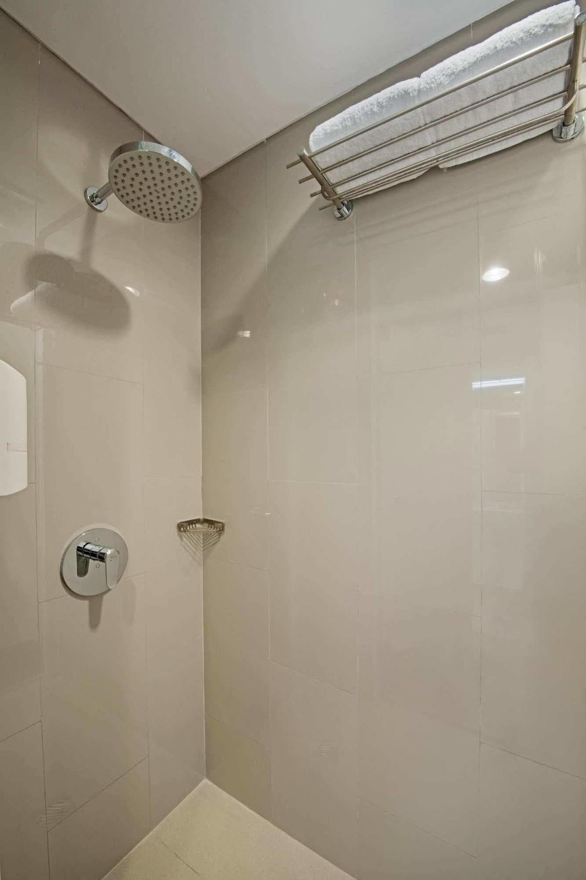 Whiz Prime Hotel Pajajaran Богор Экстерьер фото