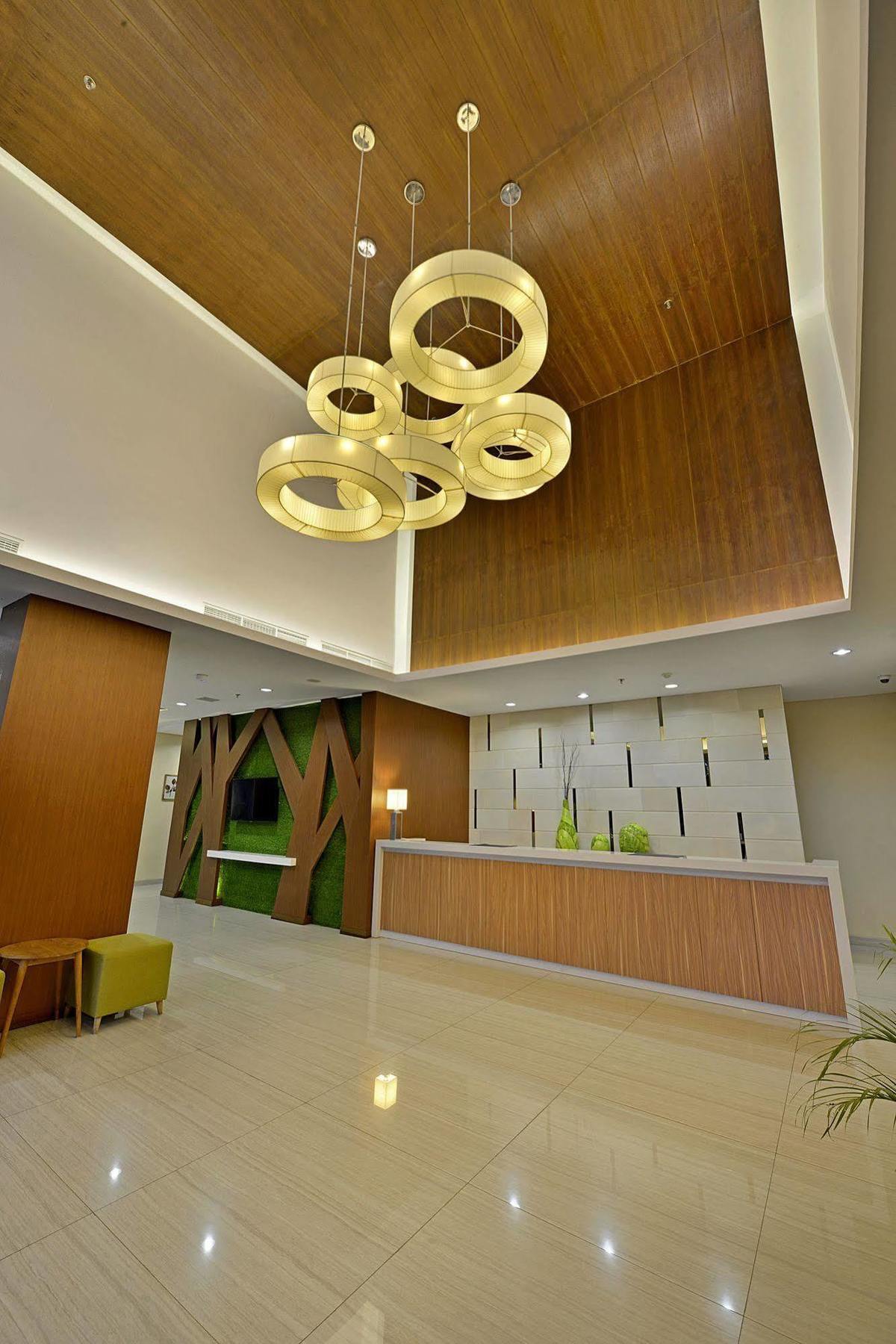 Whiz Prime Hotel Pajajaran Богор Экстерьер фото