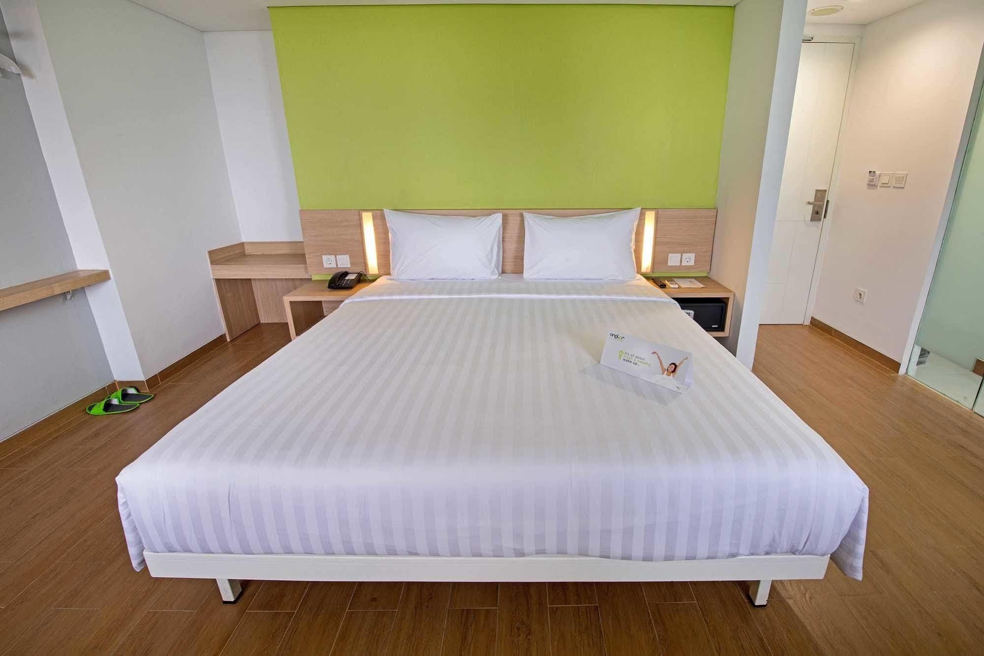 Whiz Prime Hotel Pajajaran Богор Экстерьер фото