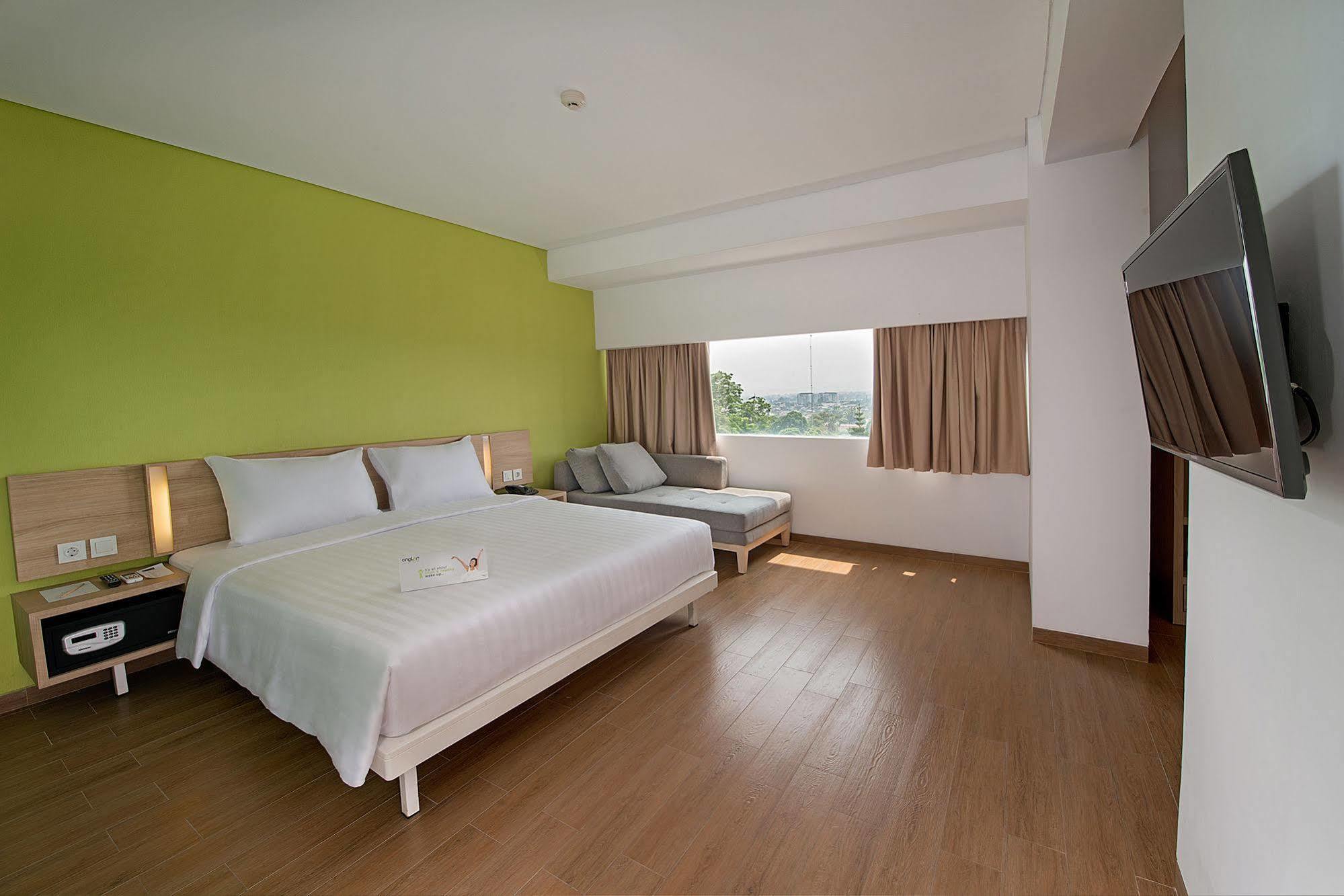 Whiz Prime Hotel Pajajaran Богор Экстерьер фото