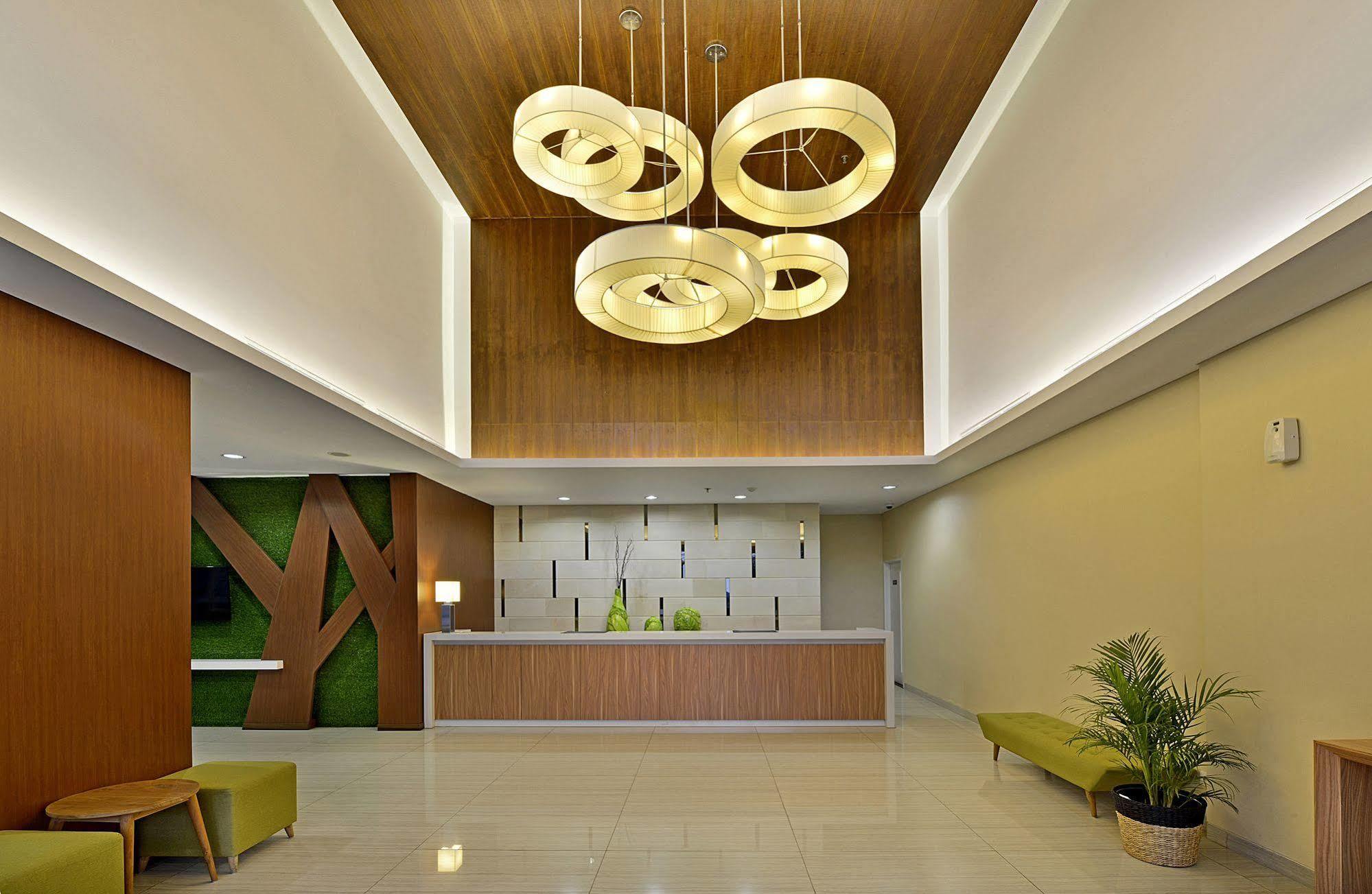 Whiz Prime Hotel Pajajaran Богор Экстерьер фото