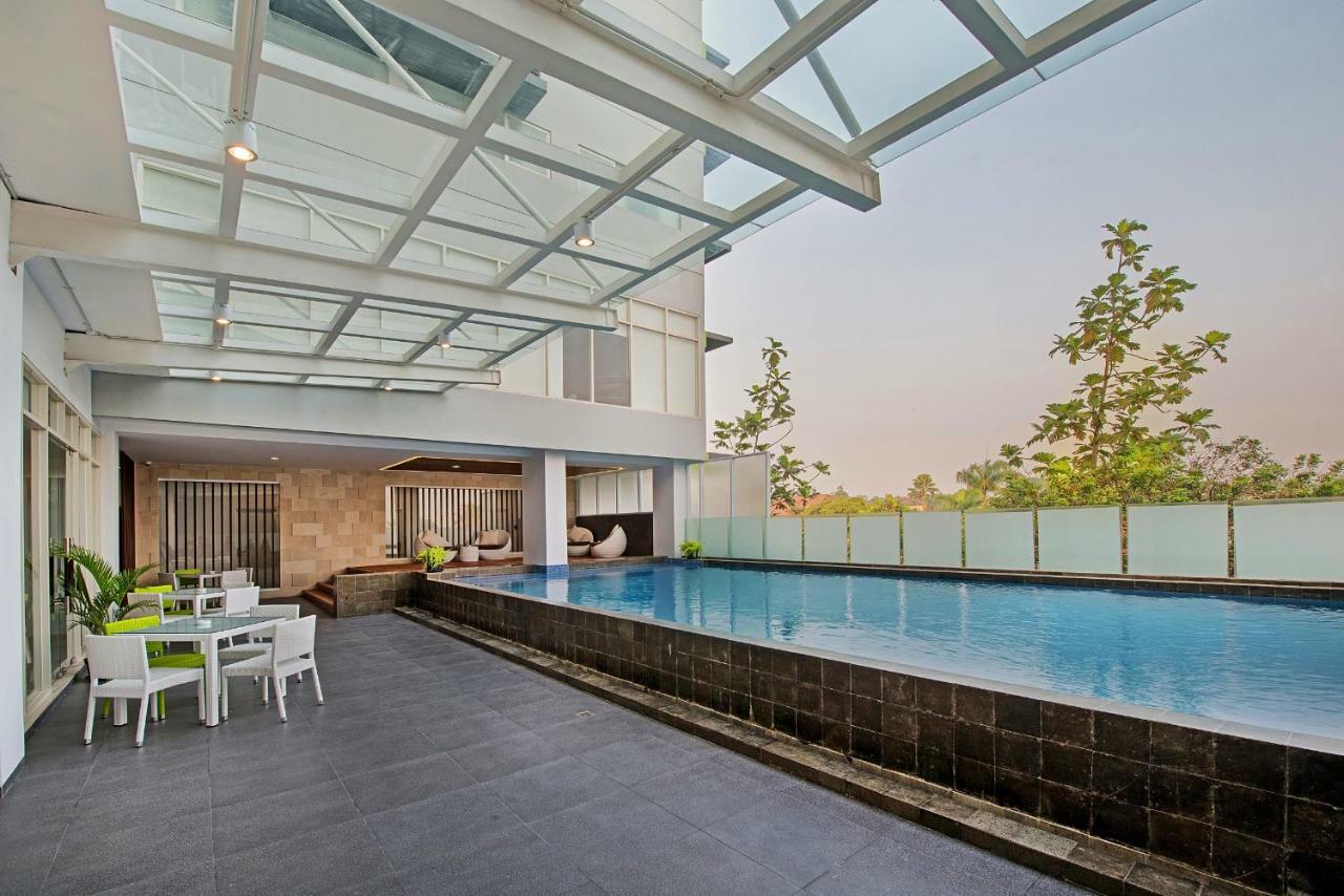 Whiz Prime Hotel Pajajaran Богор Экстерьер фото
